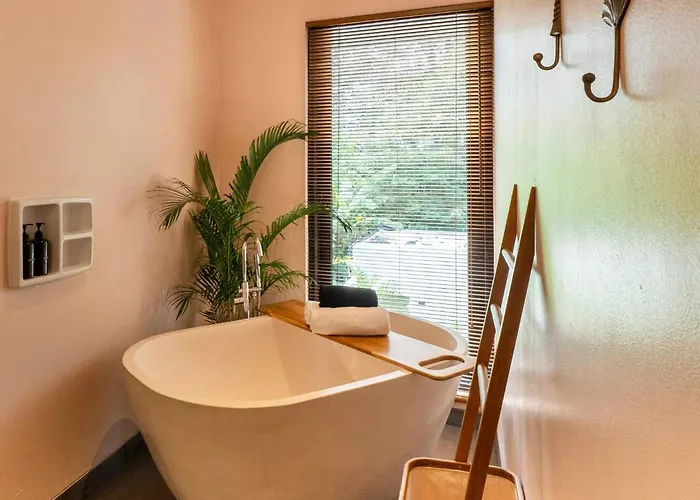 Bingin Comfort 3br With Full Kitchen, Laundry And Cinema Villa Uluwatu