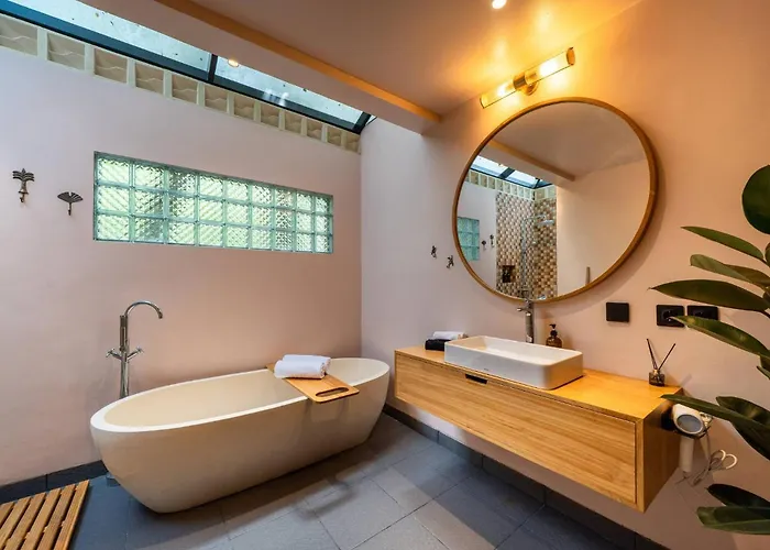 Bingin Comfort 3br With Full Kitchen, Laundry And Cinema Villa *